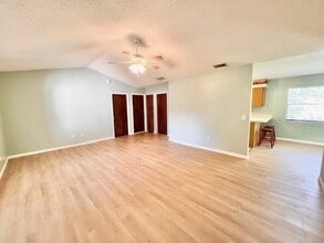 215 Eldorado Dr in Debary, FL - Foto de edificio - Building Photo