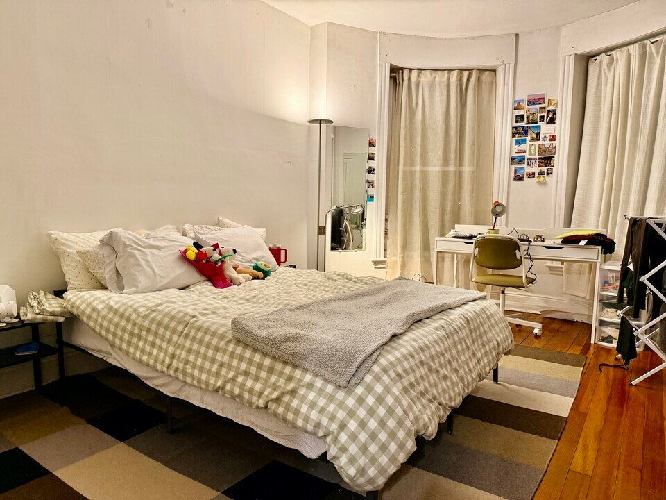 1122 Commonwealth Ave in Boston, MA - Building Photo