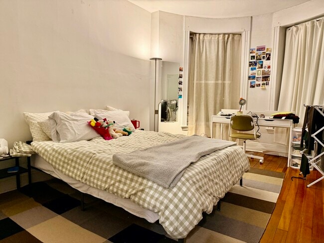 property at 1122 Commonwealth Ave