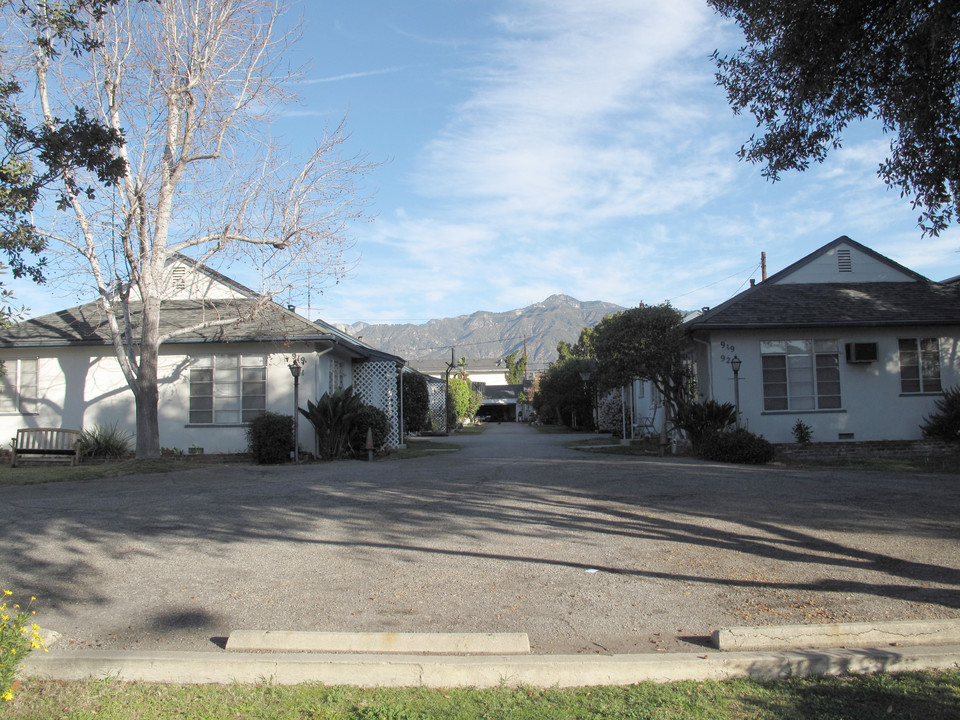 919 Fairview Ave in Arcadia, CA - Foto de edificio