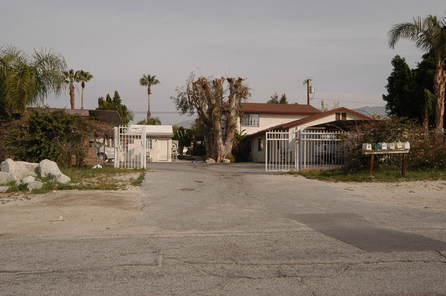 66270 Flora Ave in Desert Hot Springs, CA - Foto de edificio - Building Photo