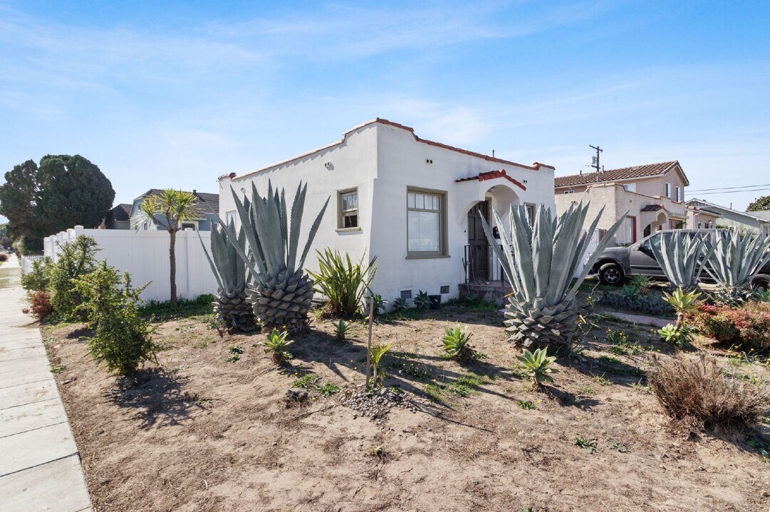1906 W 222nd St in Torrance, CA - Building Photo
