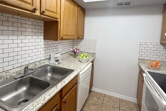 1040 S Buena Vista Dr in Lake Alfred, FL - Building Photo - Building Photo