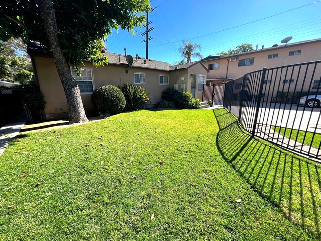 1211 N Cordova St, Unit 101 in Burbank, CA - Foto de edificio - Building Photo