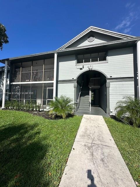 451 NE 207th Ln in Miami, FL - Building Photo