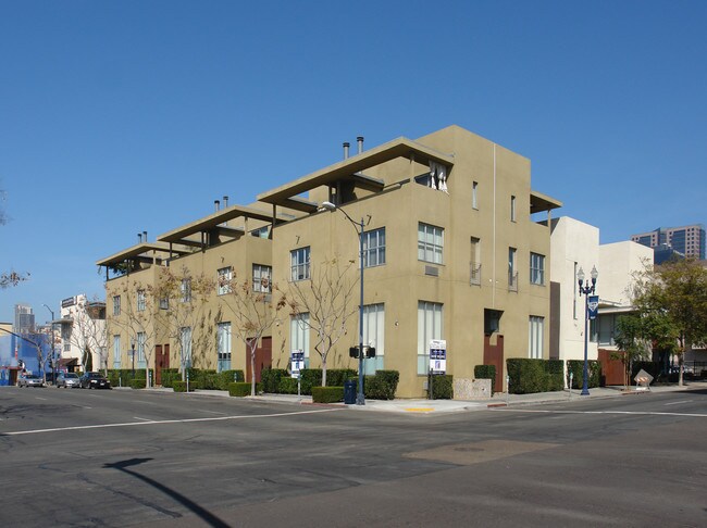 Moto Villas in San Diego, CA - Foto de edificio - Building Photo