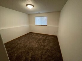 1212 37th Ave S in Moorhead, MN - Building Photo