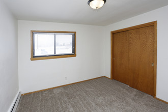 River Rock Apartments in Moorhead, MN - Building Photo - Interior Photo