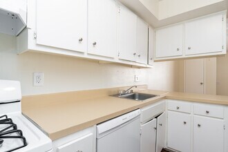 Cliff Dwellers in El Paso, TX - Building Photo - Interior Photo