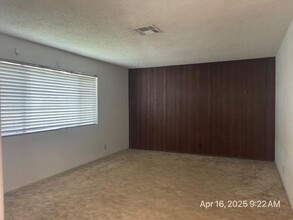 472 E Roosevelt St in Coalinga, CA - Foto de edificio - Building Photo