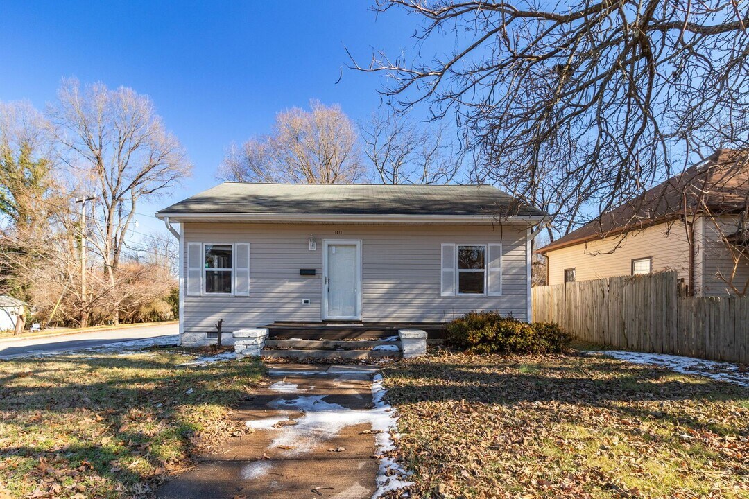 1013 S Josephine Boyd St in Greensboro, NC - Building Photo