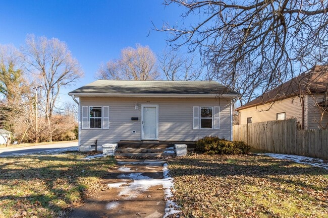 property at 1013 S Josephine Boyd St