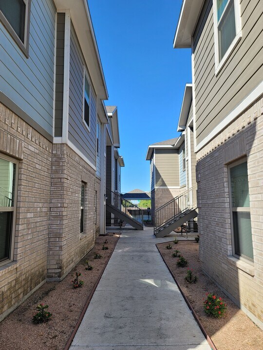 1005 W Garfield St in Harlingen, TX - Foto de edificio