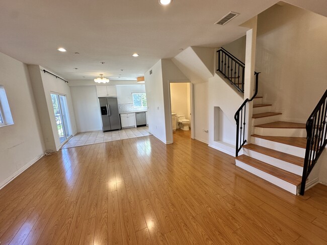5625 Farmdale Ave in North Hollywood, CA - Building Photo - Building Photo