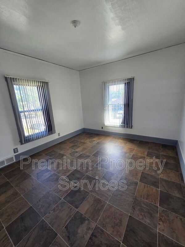 1127 Ferguson St in Rockford, IL - Building Photo - Building Photo