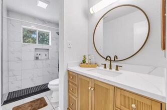 Room in House on Wildwood Ridge in San Antonio, TX - Foto de edificio - Building Photo