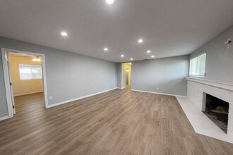 6262 Dorothy Dr in San Diego, CA - Building Photo - Building Photo