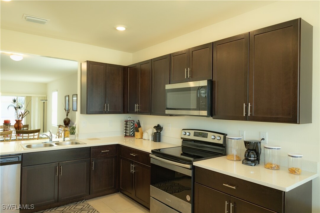 1809 NE 5th Ct in Cape Coral, FL - Building Photo