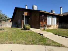 1445-1447 Madison Ct in Merced, CA - Building Photo