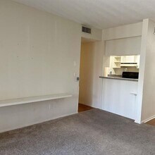 4845 Cedar Springs Rd in Dallas, TX - Foto de edificio - Building Photo