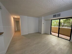 2201 Brickell Ave in Miami, FL - Building Photo - Building Photo