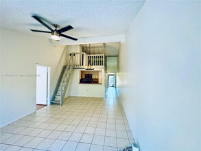 10211 Buttercup Ct in Pembroke Pines, FL - Building Photo - Building Photo