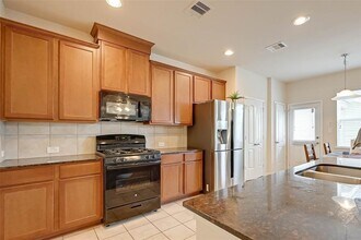 7215 Pavilion Dr in Houston, TX - Building Photo - Building Photo