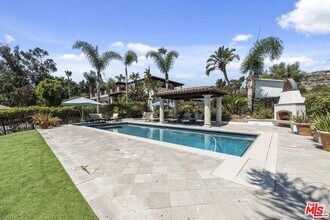 27355 CA-1 in Malibu, CA - Building Photo - Building Photo