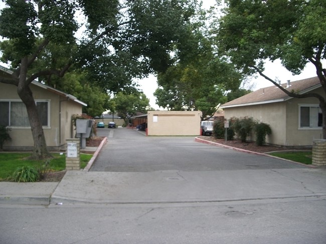 Silverado Apartments in Ceres, CA - Building Photo - Building Photo