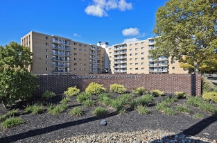 Westbrook Village in Brooklyn, OH - Building Photo