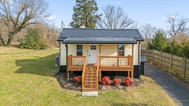 1471 E State St in Bristol, TN - Building Photo - Building Photo