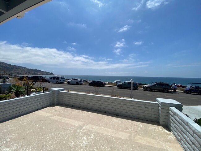 320 Paseo De La Playa in Redondo Beach, CA - Building Photo - Building Photo