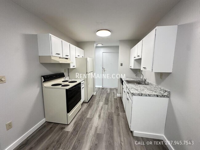 33 Longrale Park in Bangor, ME - Building Photo - Building Photo