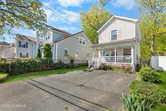 105 Wayside Dr in Keyport, NJ - Building Photo - Building Photo
