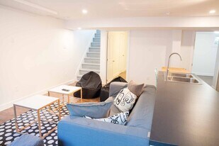 2173 Navaho Dr in Ottawa, ON - Building Photo