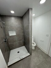 3351 W 38th Pl, Unit 1r in Chicago, IL - Foto de edificio - Building Photo