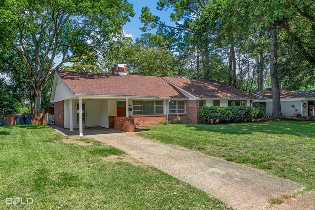 property at 806 Audubon Pl