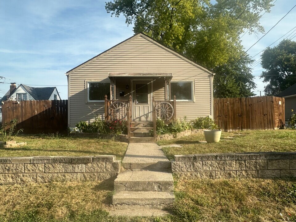 8 Delray Rd in Columbus, OH - Building Photo