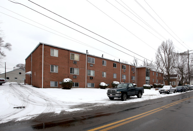 King's Court in Columbus, OH - Building Photo - Building Photo