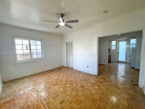 1619 Meridian Ave, Unit 12 in Miami Beach, FL - Building Photo - Building Photo