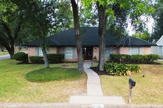 7146 Bayou Forest Dr in Houston, TX - Building Photo - Building Photo