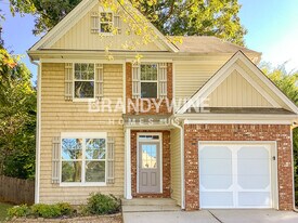 185 Cool Weather Dr in Lawrenceville, GA - Building Photo