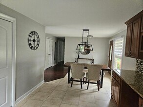 111 Westover Ln in Schaumburg, IL - Building Photo - Building Photo