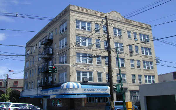 572 57th St in West New York, NJ - Building Photo - Building Photo