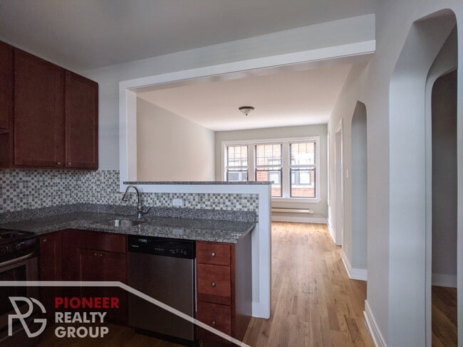 4409 N Wolcott Ave, Unit 4409-B2 in Chicago, IL - Building Photo - Building Photo