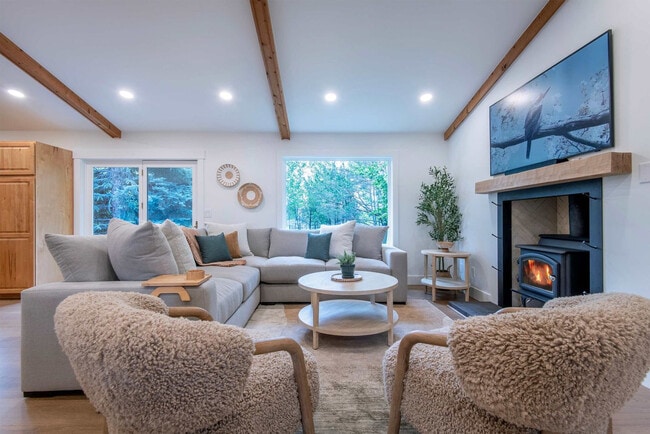133 Colonial Ct