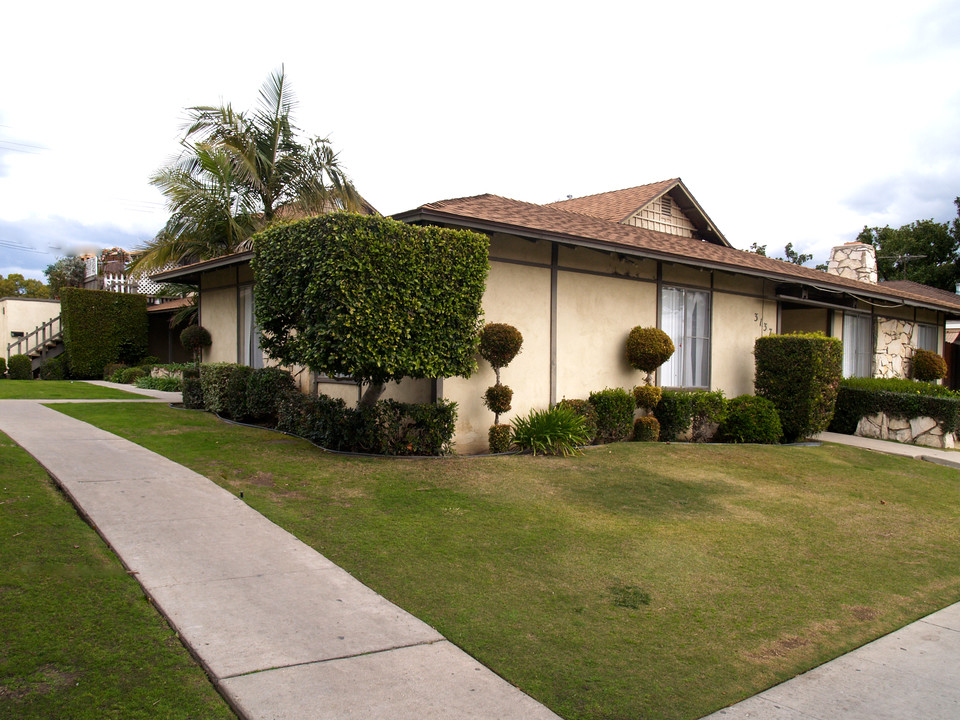 3137 Topaz Ln in Fullerton, CA - Foto de edificio