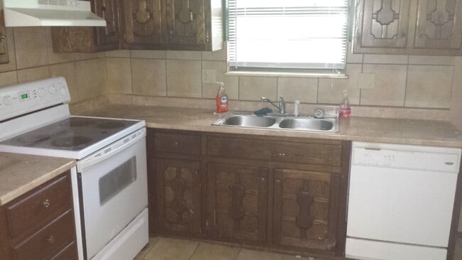 109 Sunset Dr in Lee's Summit, MO - Building Photo - Building Photo