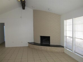 16211 Brookvilla Dr in Houston, TX - Building Photo - Building Photo