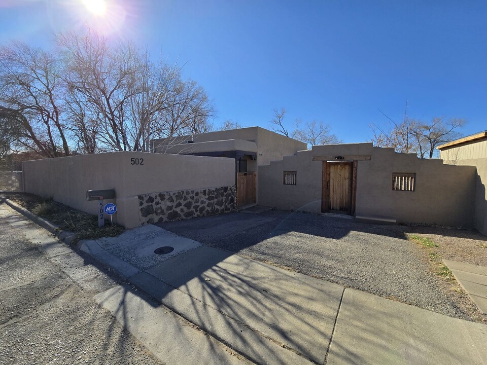 502 Barela Ln in Santa Fe, NM - Building Photo